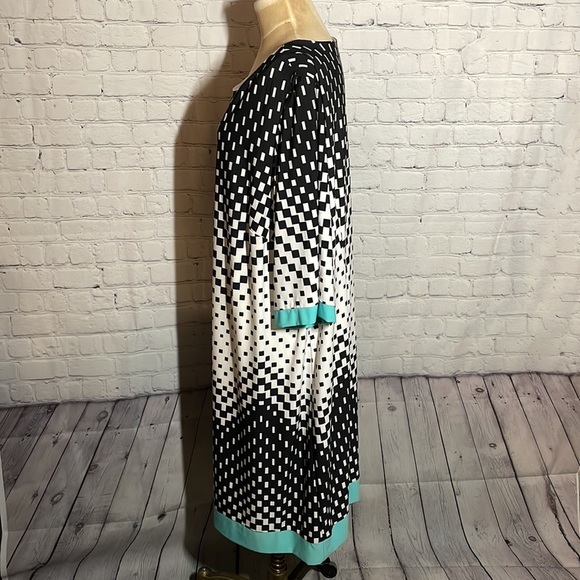 Signature Camryn Dress Plus Size 22W - Picture 4 of 8